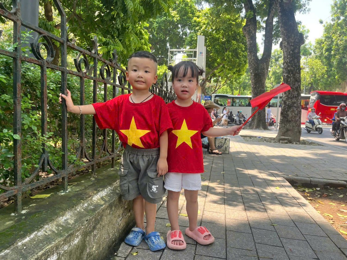 Các cháu nhỏ cũng háo hức tham gia sự kiện. Các cháu nhỏ cũng háo hức tham gia sự kiện.
