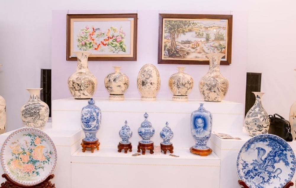 Triển lãm được thiết kế như một hành trình xuyên suốt, nơi công chúng được ngược dòng thời gian về với di sản ngàn năm. Ảnh: Minh Nguyệt. Triển lãm được thiết kế như một hành trình xuyên suốt, nơi công chúng được ngược dòng thời gian về với di sản ngàn năm. Ảnh: Minh Nguyệt.