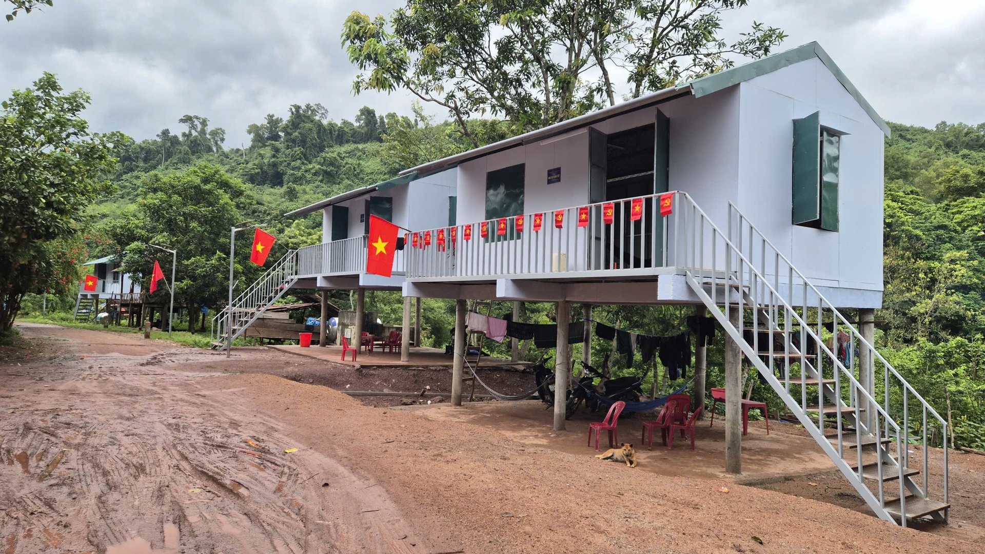 Những ngôi nhà đã hoàn thành và được đưa vào sử dụng. Ảnh: H. Nam. Những ngôi nhà đã hoàn thành và được đưa vào sử dụng. Ảnh: H. Nam.