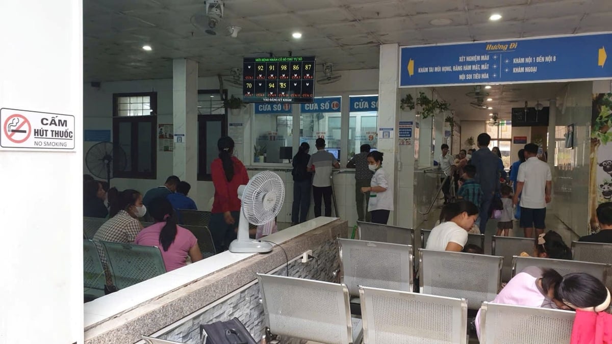 Biển cấm hút thuốc được đặt khắp nơi ở các Bệnh viện. Ảnh: Đình Tiệp. Biển cấm hút thuốc được đặt khắp nơi ở các Bệnh viện. Ảnh: Đình Tiệp.