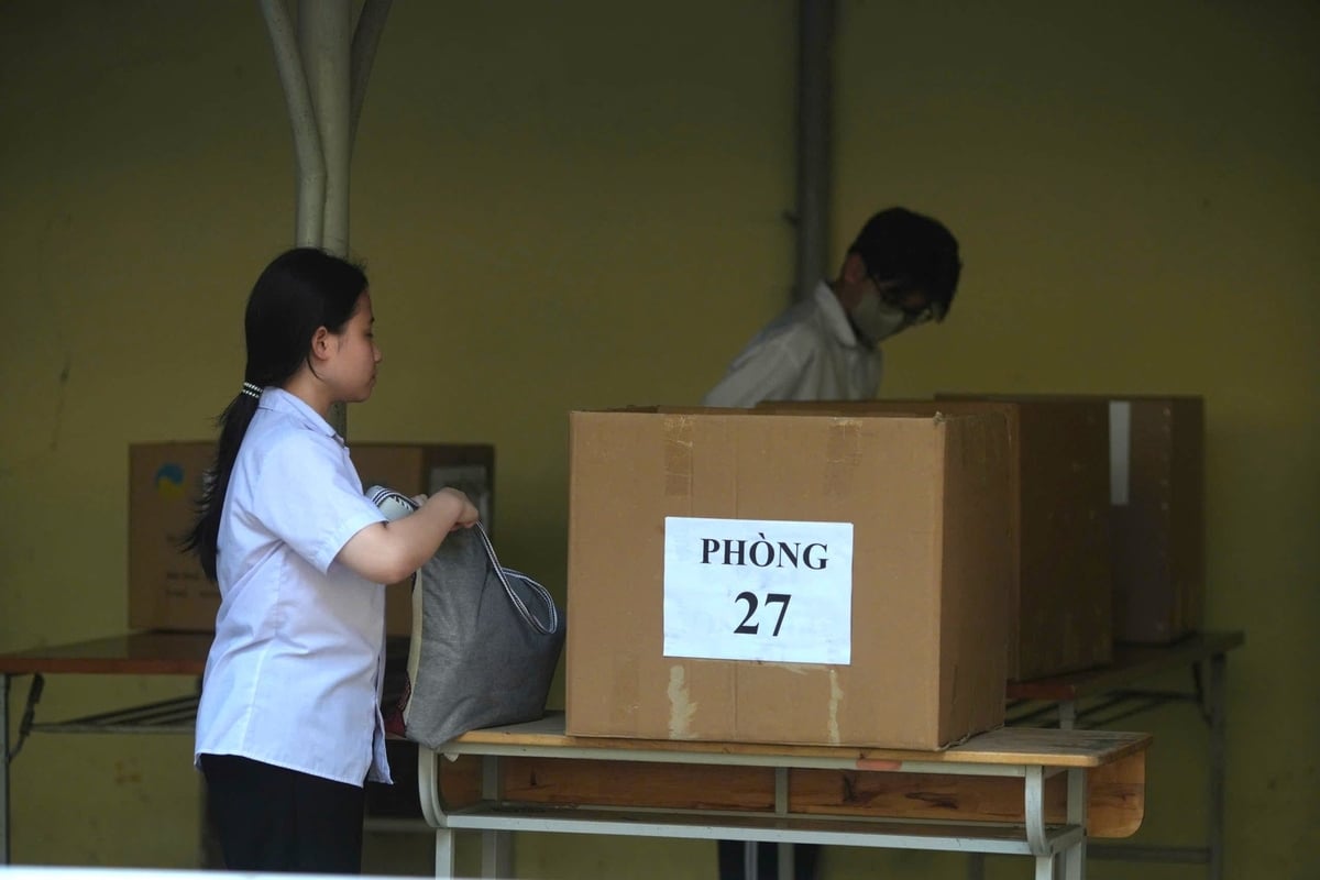 Một trong những nội dung chính của dự thảo là giữ nguyên số lượng thí sinh đăng kí dự thi tối đa cho đội tuyển mỗi môn thi của các đơn vị như những năm trước. Ảnh: Lan Chi. Một trong những nội dung chính của dự thảo là giữ nguyên số lượng thí sinh đăng kí dự thi tối đa cho đội tuyển mỗi môn thi của các đơn vị như những năm trước. Ảnh: Lan Chi.