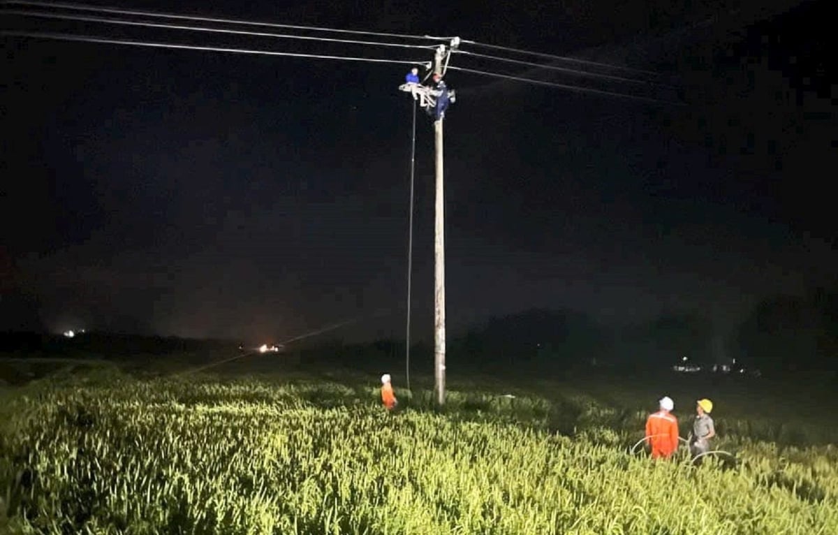 Một số xã, phường vẫn chưa được cấp điện hoàn toàn, gồm: Xuân Lộc, Đồng Lộc, Cẩm Lạc, Cẩm Trung, Cẩm Bình, phường Hải Ninh, Kỳ Xuân, Kỳ Văn, Cổ Đạm, Đan Hải, Đồng Tiến, Thạch Khê. Một số xã, phường vẫn chưa được cấp điện hoàn toàn, gồm: Xuân Lộc, Đồng Lộc, Cẩm Lạc, Cẩm Trung, Cẩm Bình, phường Hải Ninh, Kỳ Xuân, Kỳ Văn, Cổ Đạm, Đan Hải, Đồng Tiến, Thạch Khê.