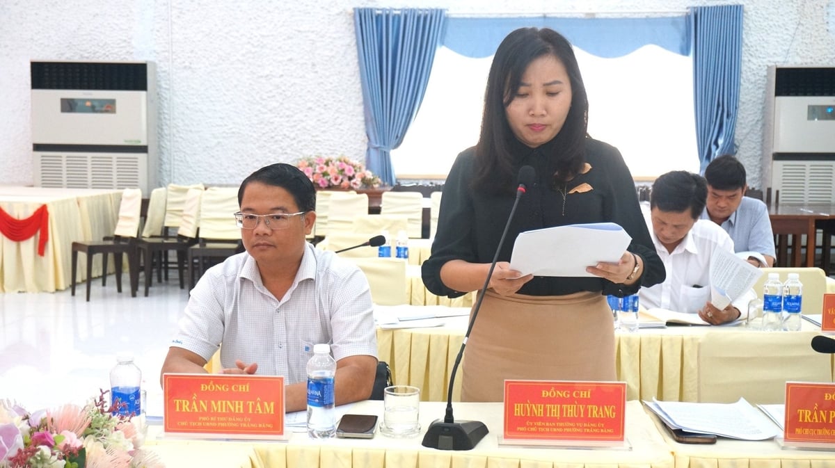Đại diện địa phương kiến nghị, đề xuất một số giải pháp để chính quyền 2 cấp được vận hành thông suốt. Ảnh: Trần Trung. Đại diện địa phương kiến nghị, đề xuất một số giải pháp để chính quyền 2 cấp được vận hành thông suốt. Ảnh: Trần Trung.