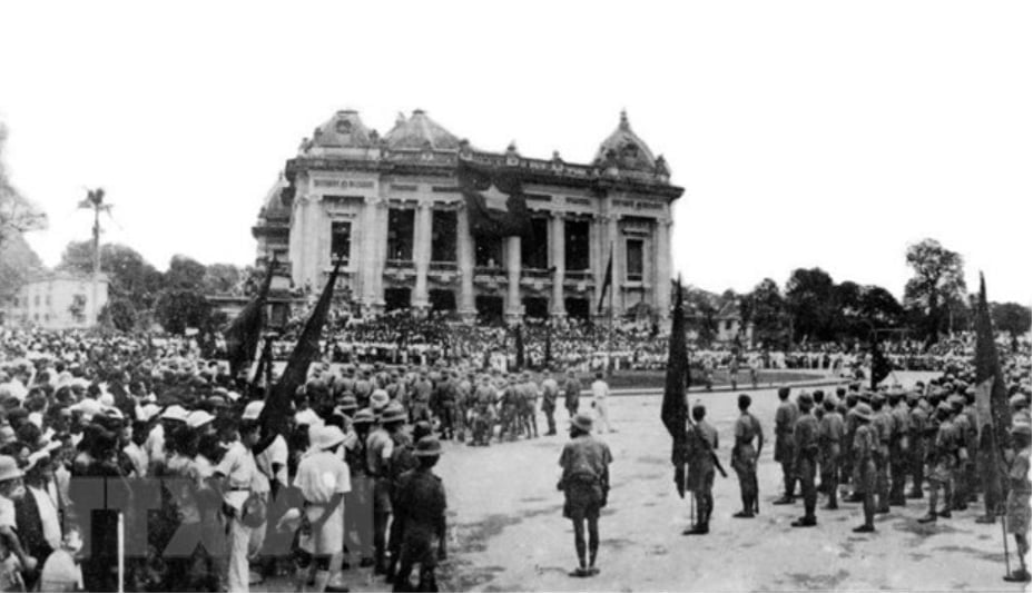 Ngày 17/8/1945, lần đầu tiên Tiến quân ca được hát trước đông đảo quần chúng trong cuộc mít tinh của nhân dân. Ảnh Tư liệu TTXVN. Ngày 17/8/1945, lần đầu tiên Tiến quân ca được hát trước đông đảo quần chúng trong cuộc mít tinh của nhân dân. Ảnh Tư liệu TTXVN.