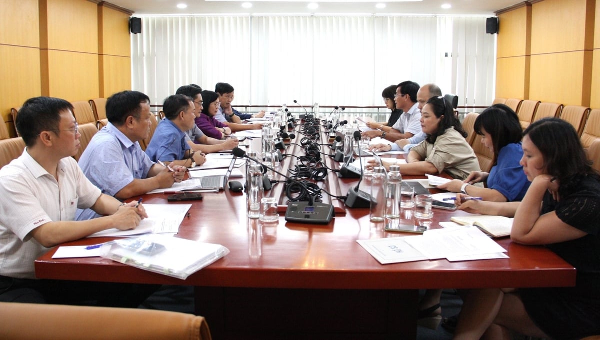 Thứ trưởng Trần Quý Kiên và đại diện lãnh đạo các cơ quan thuộc Bộ NN-MT đã trao đổi và giải đáp các kiến nghị của UBND tỉnh Đồng Nai theo quy định của Luật Địa chất và Khoáng sản và các pháp luật liên quan. Ảnh: Mai Đan. Thứ trưởng Trần Quý Kiên và đại diện lãnh đạo các cơ quan thuộc Bộ NN-MT đã trao đổi và giải đáp các kiến nghị của UBND tỉnh Đồng Nai theo quy định của Luật Địa chất và Khoáng sản và các pháp luật liên quan. Ảnh: Mai Đan.