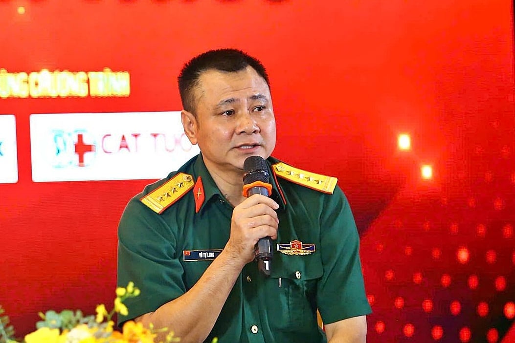 NSND Tự Long: Những ca khúc dân gian như Mẹ yêu con, Trống cơm, Chiếc khăn piêu… khi được thổi hơi thở mới, cho thấy hồn quê, hồn đất nước chưa bao giờ vơi cạn. Ảnh: Bảo Thắng. NSND Tự Long: Những ca khúc dân gian như Mẹ yêu con, Trống cơm, Chiếc khăn piêu… khi được thổi hơi thở mới, cho thấy hồn quê, hồn đất nước chưa bao giờ vơi cạn. Ảnh: Bảo Thắng.