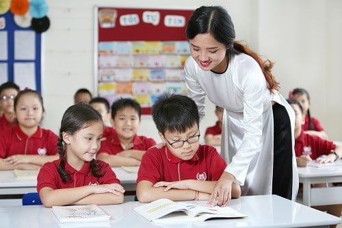 Nghị quyết của Bộ Chính trị yêu cầu có chính sách ưu đãi đặc thù cho đội ngũ nhà giáo; nâng phụ cấp ưu đãi nghề đối với cơ sở giáo dục mầm non và phổ thông lên tối thiểu 70% cho giáo viên. Ảnh: CT&PT. Nghị quyết của Bộ Chính trị yêu cầu có chính sách ưu đãi đặc thù cho đội ngũ nhà giáo; nâng phụ cấp ưu đãi nghề đối với cơ sở giáo dục mầm non và phổ thông lên tối thiểu 70% cho giáo viên. Ảnh: CT&PT.