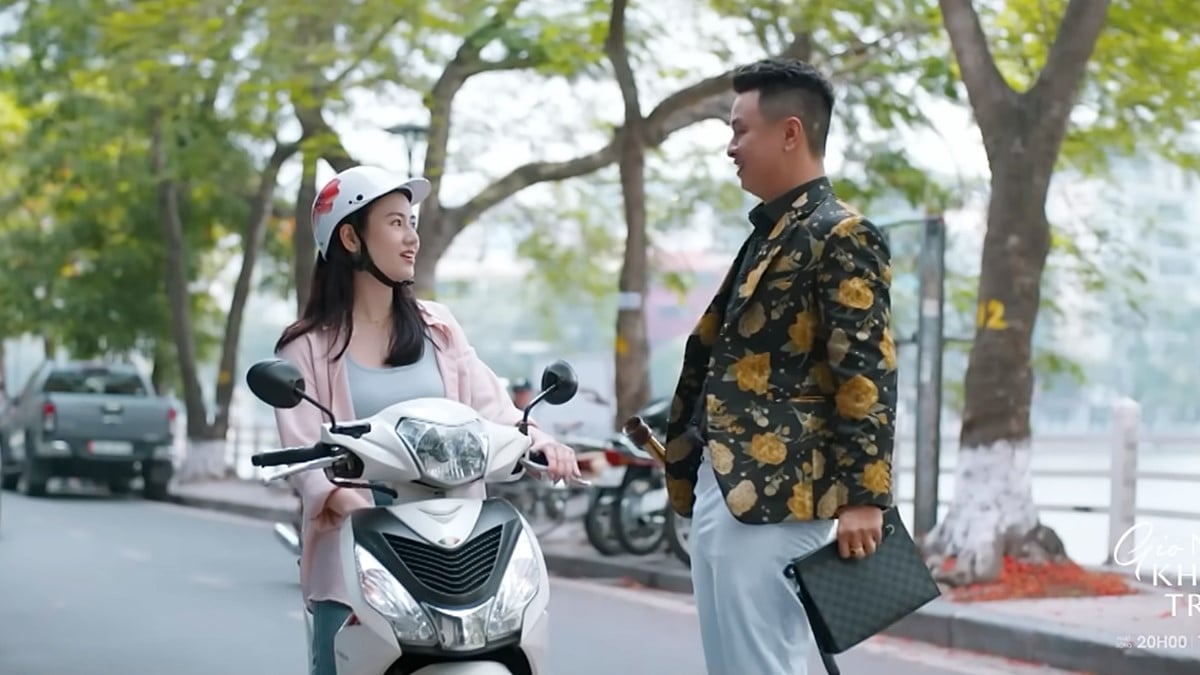 Mẹ Ngân giới thiệu cho cô một anh chàng thiếu tế nhị. Ảnh CMH Mẹ Ngân giới thiệu cho cô một anh chàng thiếu tế nhị. Ảnh CMH