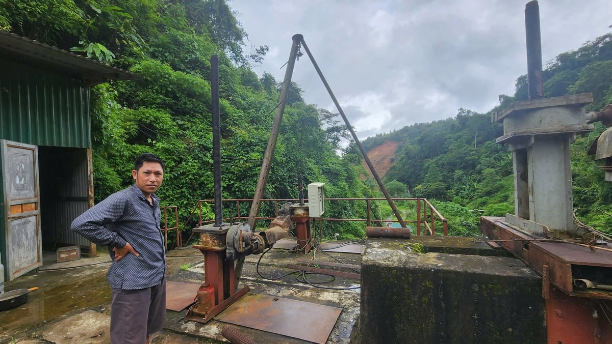 Nhiều hạng mục của nhà máy thủy điện Nậm Cát đã hoen gỉ. Ảnh: Thúy Hà. 