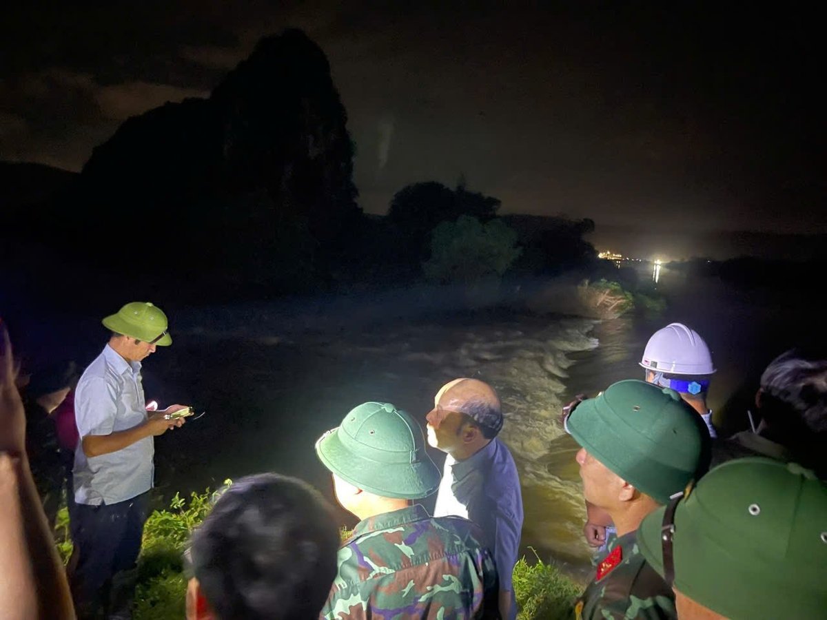 Các ngành chức năng xã Tống Sơn đang khẩn trương ứng cứu, khắc phục sự cố. Ảnh: UBND xã Tống Sơn. Các ngành chức năng xã Tống Sơn đang khẩn trương ứng cứu, khắc phục sự cố. Ảnh: UBND xã Tống Sơn.