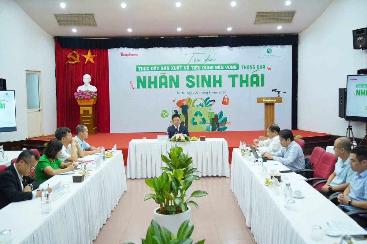 Tọa đàm thúc đẩy sản xuất và tiêu dùng bền vững thông qua 'nhãn sinh thái' nhằm tháo gỡ khó khăn, tận dụng cơ hội và lan tỏa mạnh mẽ hơn nữa giá trị của nhãn sinh thái, góp phần bảo vệ môi trường xanh, sạch, đẹp và bền vững. Ảnh: Nguyễn Hoài. Tọa đàm thúc đẩy sản xuất và tiêu dùng bền vững thông qua 'nhãn sinh thái' nhằm tháo gỡ khó khăn, tận dụng cơ hội và lan tỏa mạnh mẽ hơn nữa giá trị của nhãn sinh thái, góp phần bảo vệ môi trường xanh, sạch, đẹp và bền vững. Ảnh: Nguyễn Hoài.