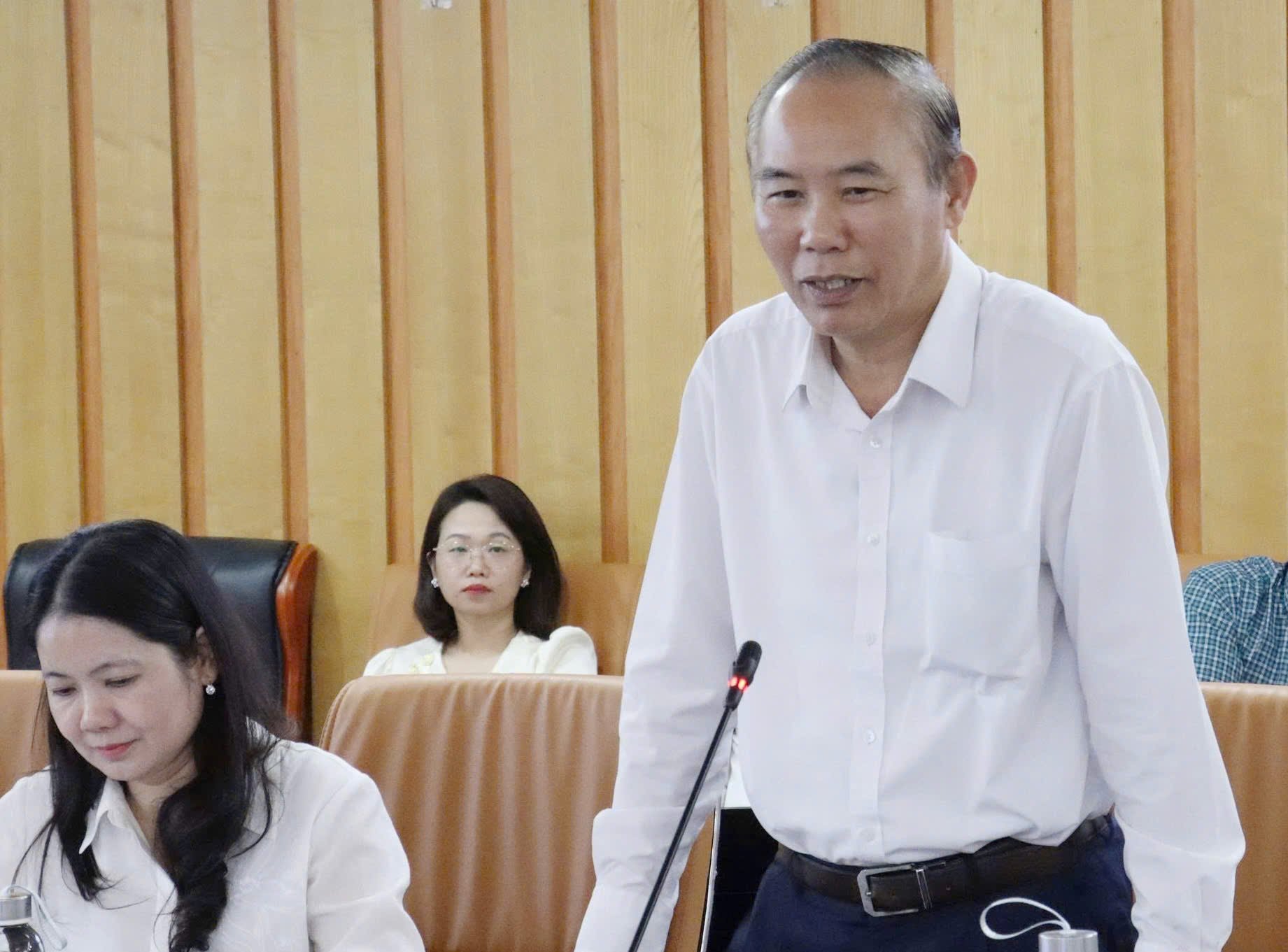 Thứ trưởng Phùng Đức Tiến đề nghị tỉnh Đắk Lắk tích cực góp ý hoàn thiện chính sách về ngành nông nghiệp và môi trường, phục vụ tốt hơn việc vận hành chính quyền địa phương hai cấp trong giai đoạn mới. Ảnh: Nguyễn Thủy.