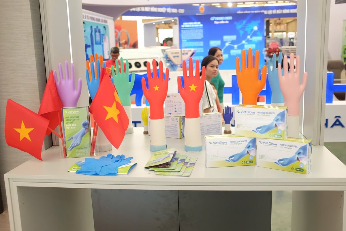 Các sản phẩm găng tay y tế của Viet Glove - một trong những đơn vị trực thuộc TC Group, Viet Glove đạt năng lực sản xuất 10 tỷ chiếc/ năm, với các thị trường xuất khẩu là Nhật Bản, Mỹ, EU… Ảnh: TC Group. Các sản phẩm găng tay y tế của Viet Glove - một trong những đơn vị trực thuộc TC Group, Viet Glove đạt năng lực sản xuất 10 tỷ chiếc/ năm, với các thị trường xuất khẩu là Nhật Bản, Mỹ, EU… Ảnh: TC Group.