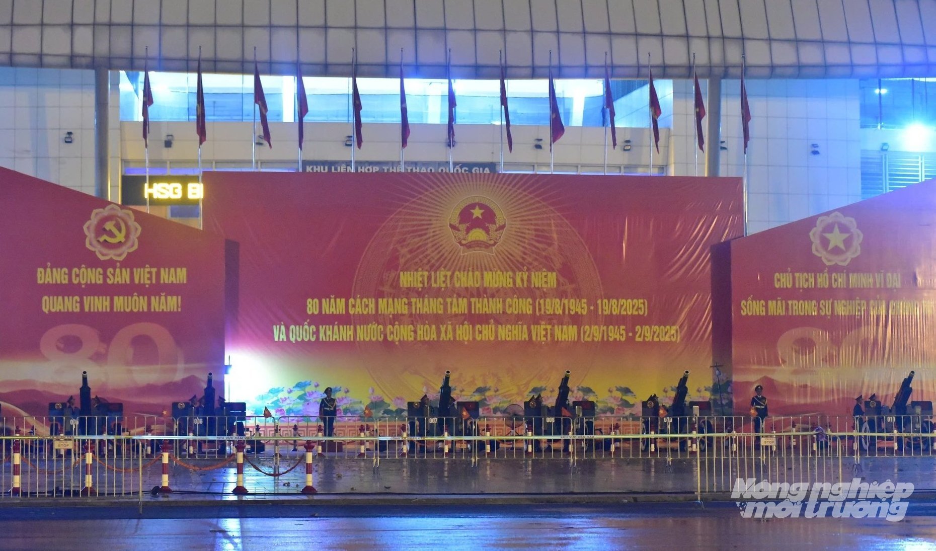 Dàn pháo lễ sẵn sàng, chuẩn bị khai hỏa đêm ngày 27/8. Ảnh: Tú Thành. Dàn pháo lễ sẵn sàng, chuẩn bị khai hỏa đêm ngày 27/8. Ảnh: Tú Thành.