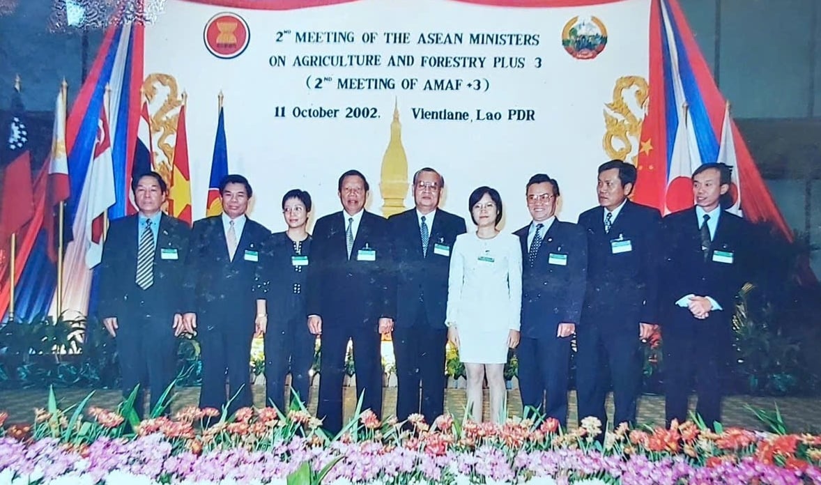 Đoàn công tác Việt Nam tham dự Hội nghị Bộ trưởng Nông Lâm nghiệp ASEAN + 3 lần thứ 2 năm 2002. Ảnh tư liệu. Đoàn công tác Việt Nam tham dự Hội nghị Bộ trưởng Nông Lâm nghiệp ASEAN + 3 lần thứ 2 năm 2002. Ảnh tư liệu.