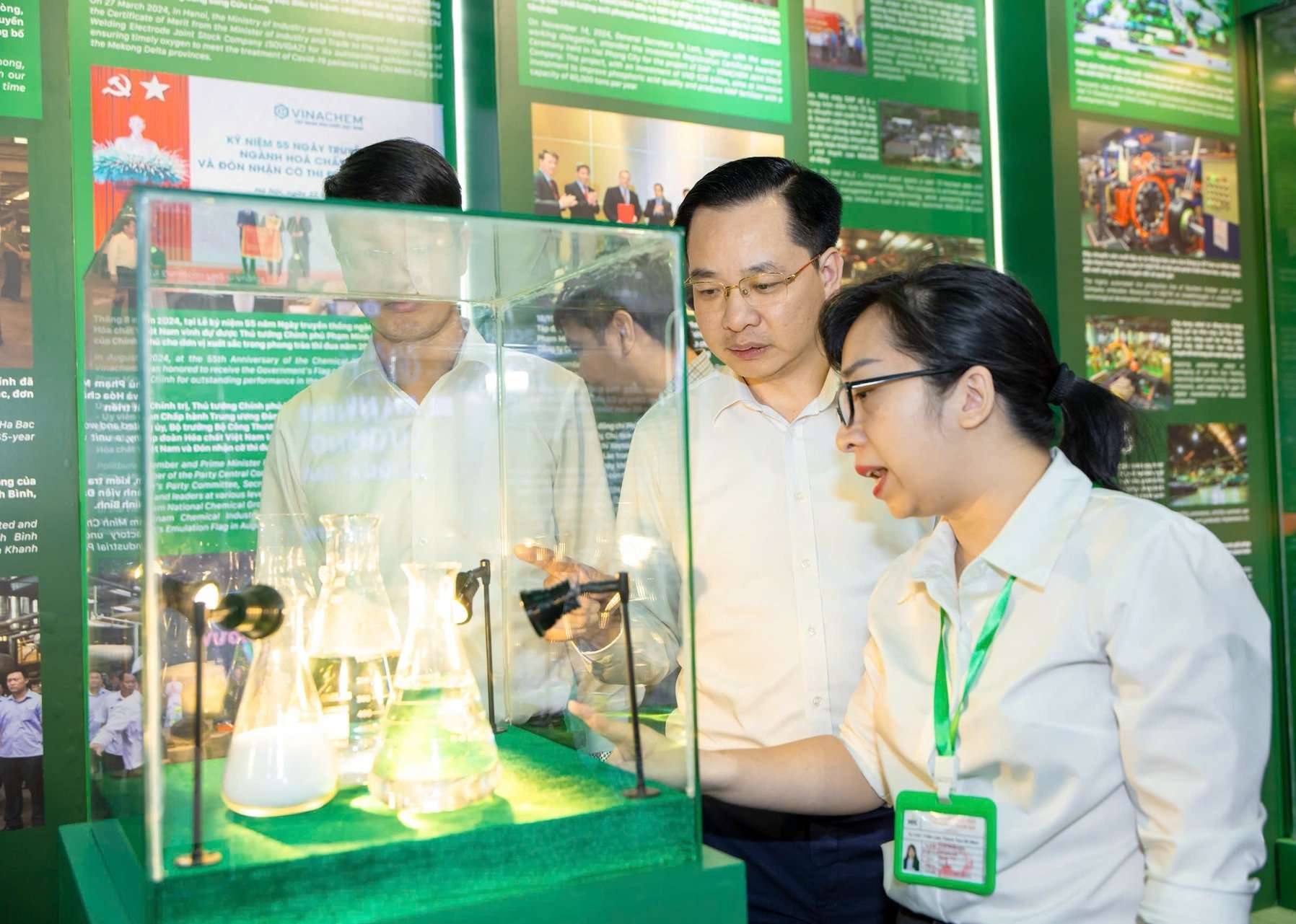 Ông Nguyễn Hữu Tú, Tổng Giám đốc Tập đoàn Hóa chất Việt Nam nhấn mạnh, việc Vinachem tham gia Triển lãm '80 năm hành trình Độc lập - Tự do - Hạnh phúc' có ý nghĩa quan trọng trong giáo dục truyền thông lịch sử. Ảnh: Vinachem. Ông Nguyễn Hữu Tú, Tổng Giám đốc Tập đoàn Hóa chất Việt Nam nhấn mạnh, việc Vinachem tham gia Triển lãm '80 năm hành trình Độc lập - Tự do - Hạnh phúc' có ý nghĩa quan trọng trong giáo dục truyền thông lịch sử. Ảnh: Vinachem.
