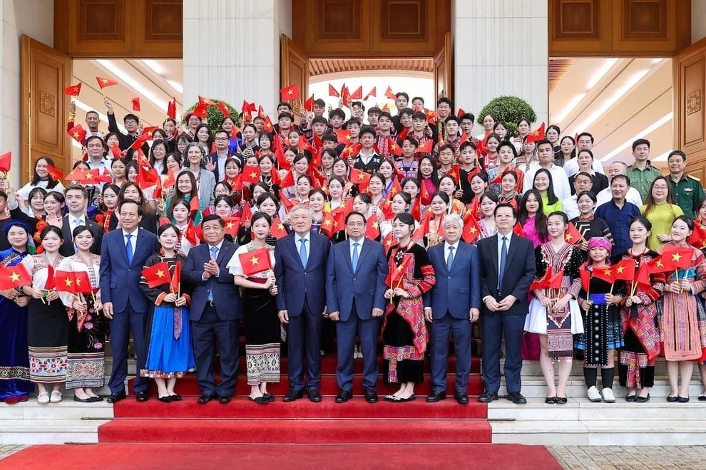Thủ tướng Phạm Minh Chính và các lãnh đạo Đảng, Nhà nước chụp ảnh cùng các đại biểu tham dự Hội nghị. Ảnh: Tiến Thịnh. Thủ tướng Phạm Minh Chính và các lãnh đạo Đảng, Nhà nước chụp ảnh cùng các đại biểu tham dự Hội nghị. Ảnh: Tiến Thịnh.
