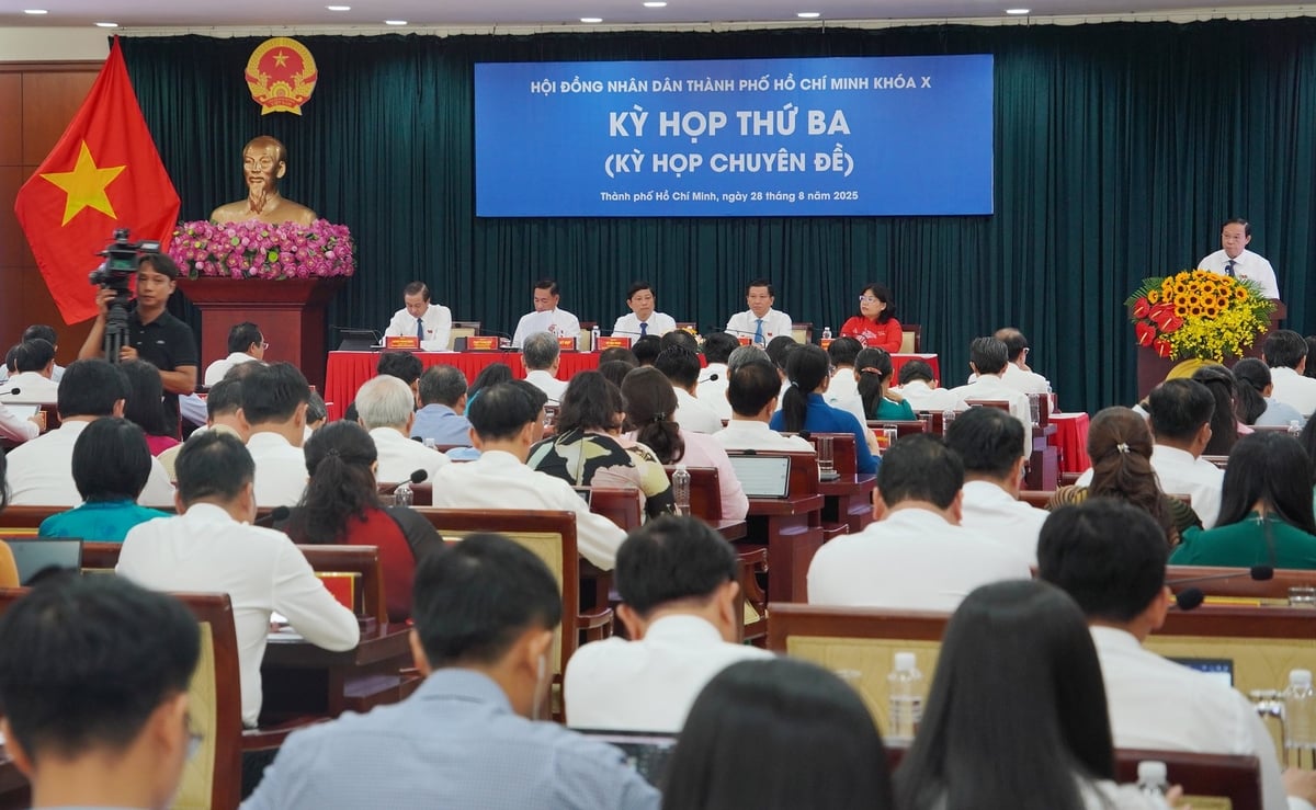 Kỳ họp thứ ba (kỳ họp chuyên đề) HĐND TP.HCM khóa X chính thức khai mạc. Ảnh: Nguyễn Thủy. Kỳ họp thứ ba (kỳ họp chuyên đề) HĐND TP.HCM khóa X chính thức khai mạc. Ảnh: Nguyễn Thủy.