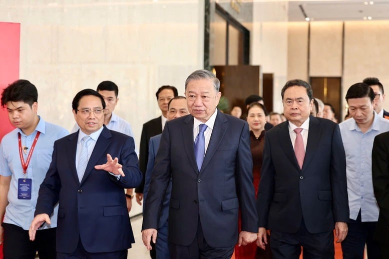 Tổng Bí thư Tô Lâm, Thủ tướng Chính phủ Phạm Minh Chính, Chủ tịch Quốc hội Trần Thanh Mẫn cùng các đại biểu đến dự khai mạc Triển lãm '80 năm Hành trình Độc lập - Tự do - Hạnh phúc'. Ảnh: VGP/Nhật Bắc. Tổng Bí thư Tô Lâm, Thủ tướng Chính phủ Phạm Minh Chính, Chủ tịch Quốc hội Trần Thanh Mẫn cùng các đại biểu đến dự khai mạc Triển lãm '80 năm Hành trình Độc lập - Tự do - Hạnh phúc'. Ảnh: VGP/Nhật Bắc.