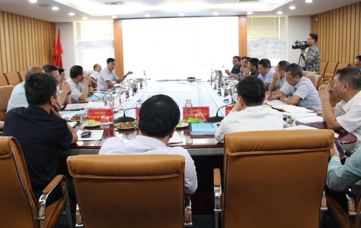 Sáng 28/8, Thứ trưởng Bộ NN-MT Trần Quý Kiên chủ trì cuộc họp Hội đồng đánh giá trữ lượng khoáng sản quốc gia. Ảnh: Mai Đan. Sáng 28/8, Thứ trưởng Bộ NN-MT Trần Quý Kiên chủ trì cuộc họp Hội đồng đánh giá trữ lượng khoáng sản quốc gia. Ảnh: Mai Đan.