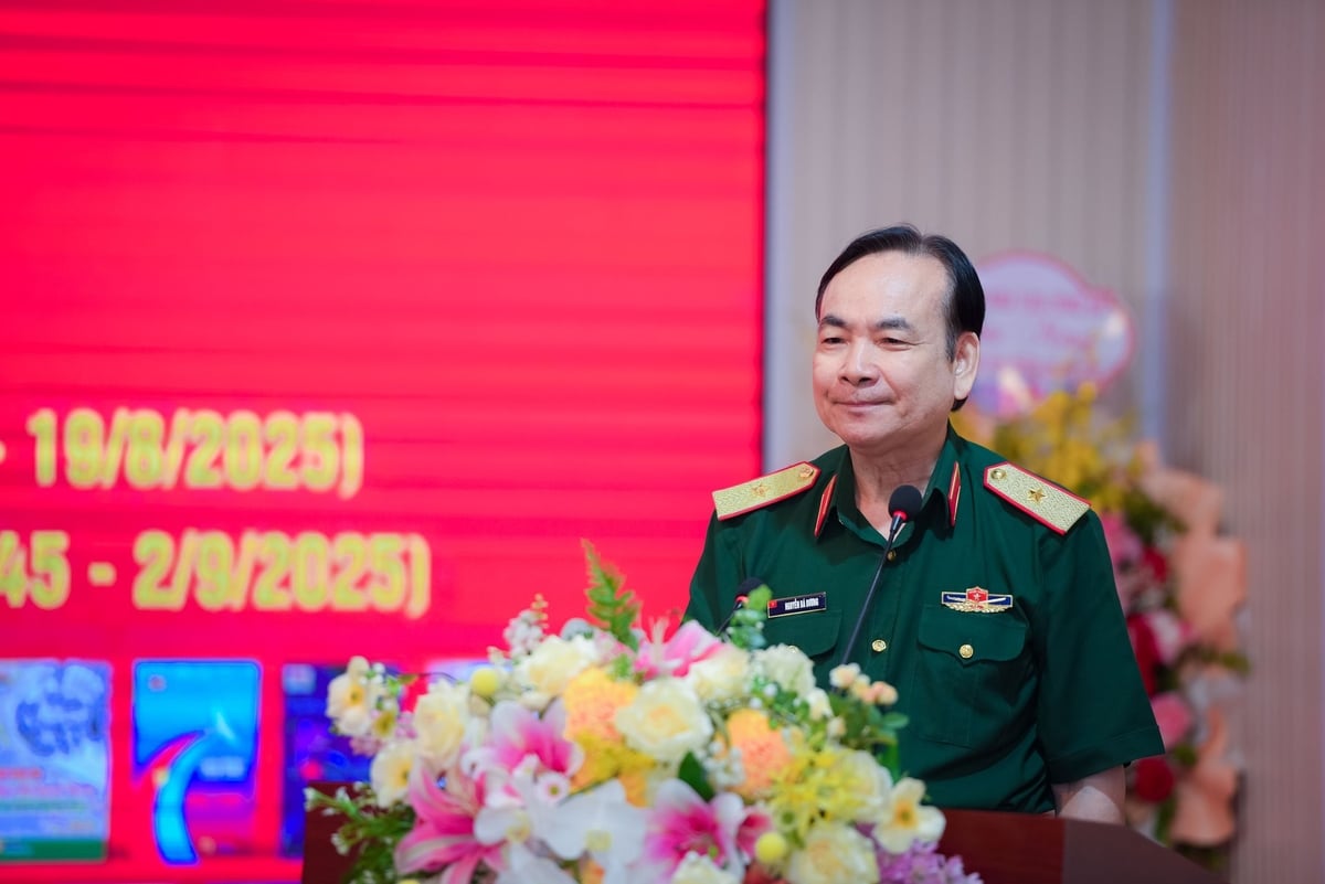 PGS, TS, Thiếu tướng Nguyễn Bá Dương phát biểu tại Lễ ra mắt bộ sách. Ảnh: Trung Minh. PGS, TS, Thiếu tướng Nguyễn Bá Dương phát biểu tại Lễ ra mắt bộ sách. Ảnh: Trung Minh.
