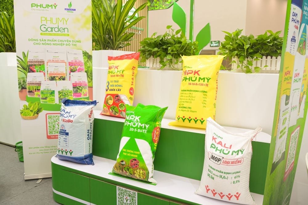 Các sản phẩm của PVFCCo được trưng bày đa dạng tại Triển lãm. Ảnh: PVFCCo. Các sản phẩm của PVFCCo được trưng bày đa dạng tại Triển lãm. Ảnh: PVFCCo.