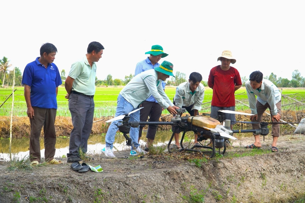 Khuyến nông là cầu nối quan trọng đưa tri thức, khoa học công nghệ đến nông dân, HTX. Ảnh: Kim Anh. Khuyến nông là cầu nối quan trọng đưa tri thức, khoa học công nghệ đến nông dân, HTX. Ảnh: Kim Anh.