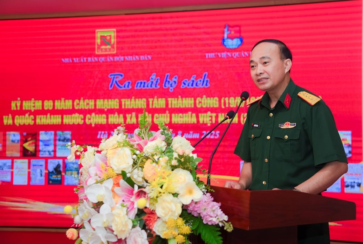 Đại tá Nguyễn Văn Sáu - Phó Giám đốc, Phó Tổng Biên tập Nhà xuất bản QĐND phát biểu tại Lễ ra mắt bộ sách. Ảnh: Trung Minh. Đại tá Nguyễn Văn Sáu - Phó Giám đốc, Phó Tổng Biên tập Nhà xuất bản QĐND phát biểu tại Lễ ra mắt bộ sách. Ảnh: Trung Minh.