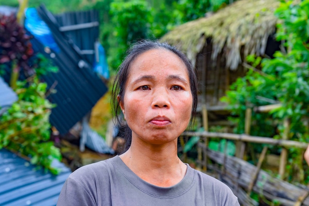 Chị Hà Thị Cúc, thôn Na Nghịu nghẹn ngào khi nghĩ về gia cảnh trắng tay. Ảnh: Thanh Tâm. Chị Hà Thị Cúc, thôn Na Nghịu nghẹn ngào khi nghĩ về gia cảnh trắng tay. Ảnh: Thanh Tâm.