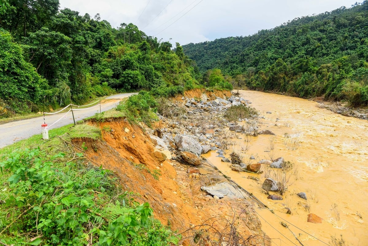 Ta luy âm quốc lộ 47, đoạn qua xã Yên Nhân vị sạt lở. Ta luy âm quốc lộ 47, đoạn qua xã Yên Nhân vị sạt lở.