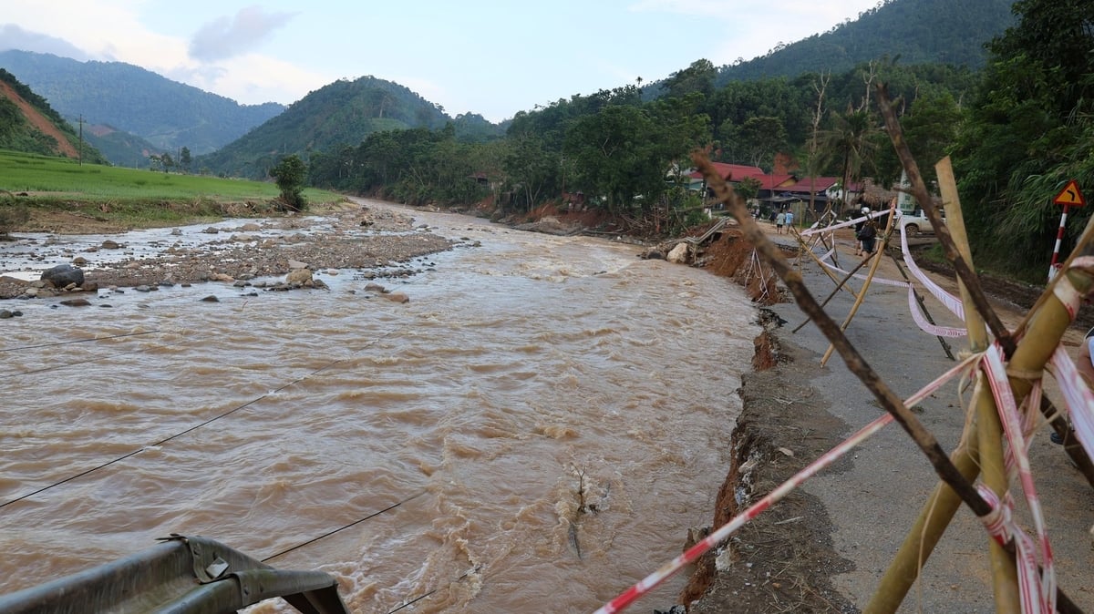 Ta luy âm quốc lộ 47, đoạn qua xã Yên Nhân vị sạt lở. Ta luy âm quốc lộ 47, đoạn qua xã Yên Nhân vị sạt lở.