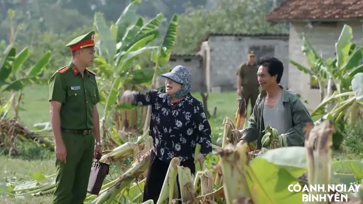 Huy phải xuống trấn an bà con và tìm hiểu nguyên nhân vụ việc. Ảnh CMH Huy phải xuống trấn an bà con và tìm hiểu nguyên nhân vụ việc. Ảnh CMH