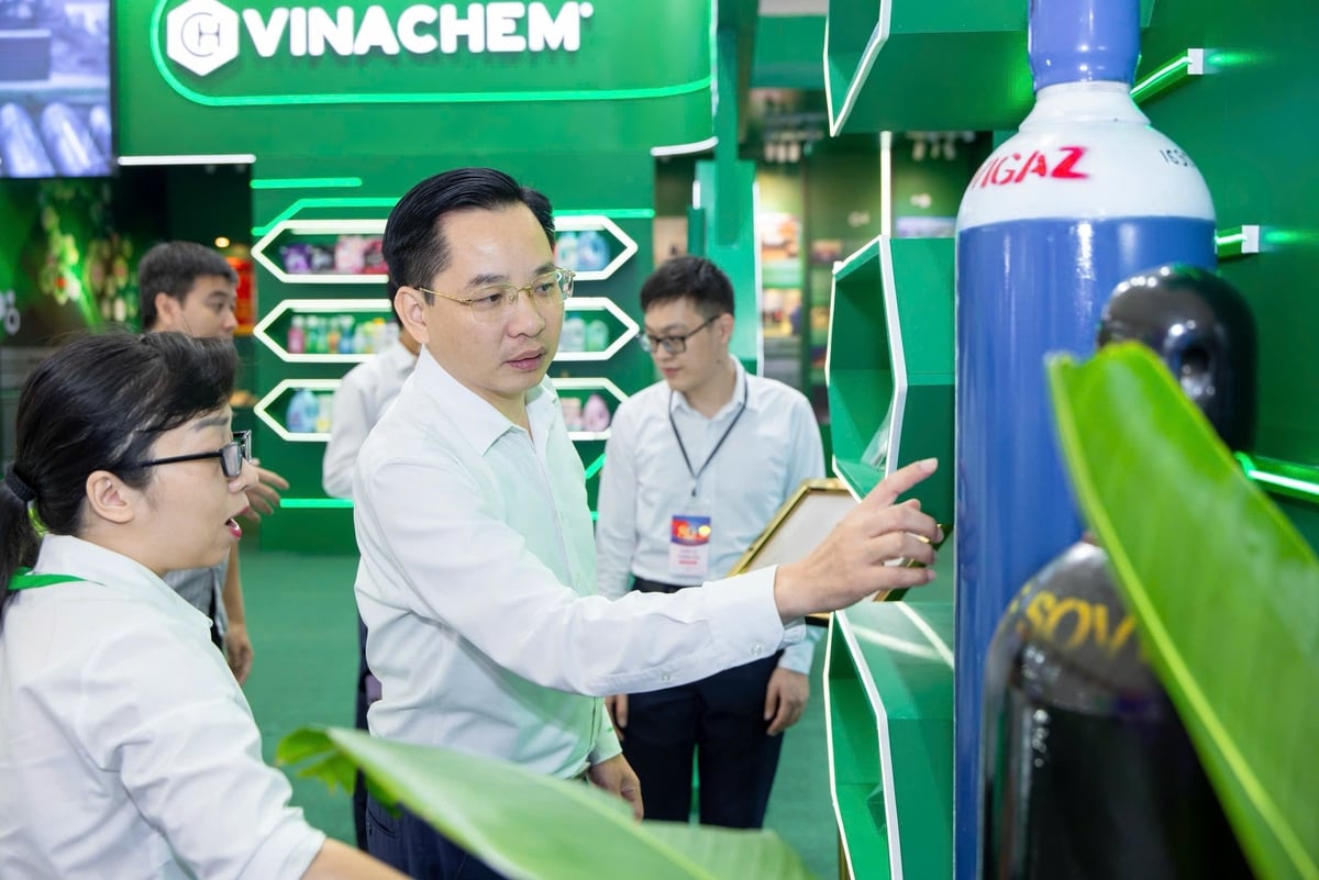 Với những thành tựu đã đạt được, Vinachem sẵn sàng tâm thế để vững bước vào Kỷ nguyên vươn mình phát triển giàu mạnh và thịnh vượng của Đất nước. Ảnh: Vinachem. Với những thành tựu đã đạt được, Vinachem sẵn sàng tâm thế để vững bước vào Kỷ nguyên vươn mình phát triển giàu mạnh và thịnh vượng của Đất nước. Ảnh: Vinachem.