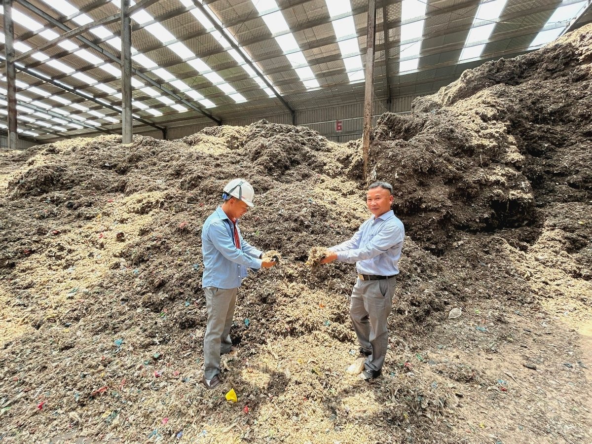 Phần lớn rác được ủ và dùng làm nguyên liệu sản xuất chất đốt RDF. Ảnh: Lan Anh. Phần lớn rác được ủ và dùng làm nguyên liệu sản xuất chất đốt RDF. Ảnh: Lan Anh.