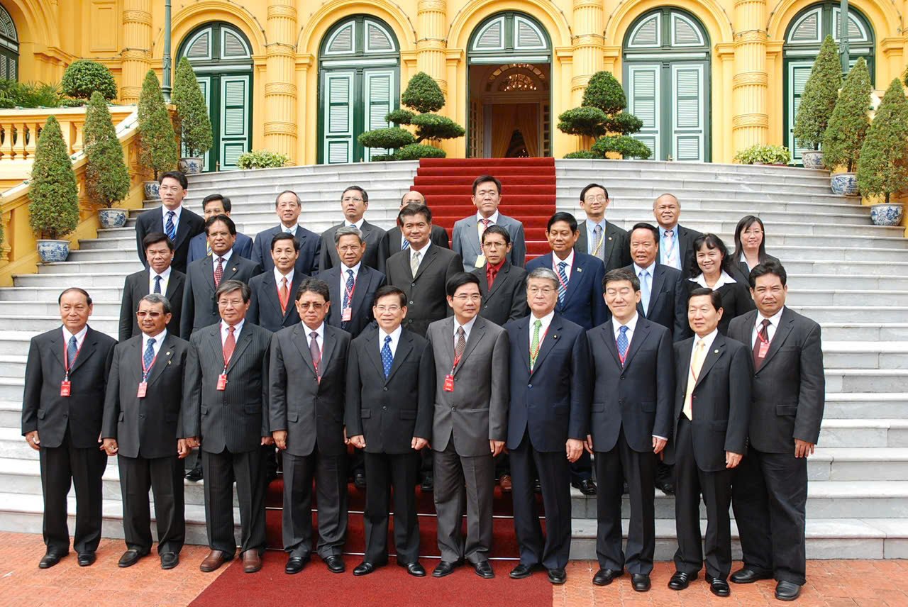 Nguyên Chủ tịch nước Nguyễn Minh Triết đón tiếp trọng thể Bộ trưởng các quốc gia ASEAN. Ảnh tư liệu. Nguyên Chủ tịch nước Nguyễn Minh Triết đón tiếp trọng thể Bộ trưởng các quốc gia ASEAN. Ảnh tư liệu.
