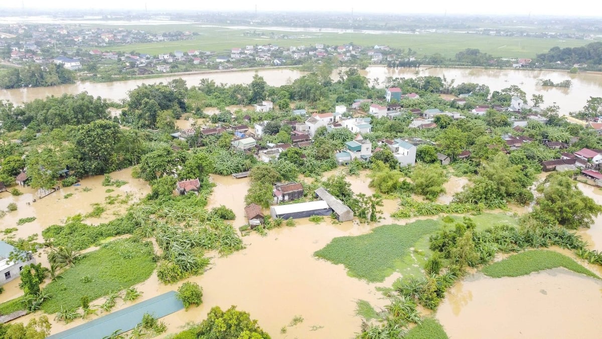Hàng nghìn ngôi nhà ở Thanh Hóa chìm trong nước lũ. Ảnh: Thanh Tâm. Hàng nghìn ngôi nhà ở Thanh Hóa chìm trong nước lũ. Ảnh: Thanh Tâm.