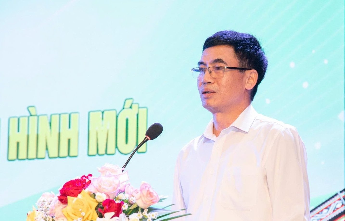 Phó Giám đốc Trung tâm Khuyến nông Quốc gia Hoàng Văn Hồng cho biết, hiện đã có 25/34 tỉnh, thành phố kiện toàn trung tâm khuyến nông cấp tỉnh theo hướng hợp nhất các trung tâm khuyến nông với nhau. Ảnh: Trần Thọ. Phó Giám đốc Trung tâm Khuyến nông Quốc gia Hoàng Văn Hồng cho biết, hiện đã có 25/34 tỉnh, thành phố kiện toàn trung tâm khuyến nông cấp tỉnh theo hướng hợp nhất các trung tâm khuyến nông với nhau. Ảnh: Trần Thọ.