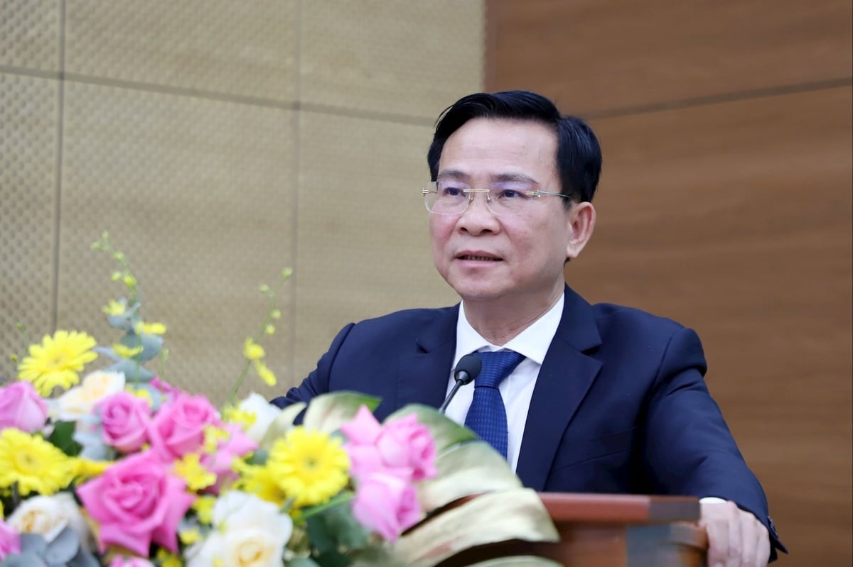 Chủ tịch UBND tỉnh Lâm Đồng, ông Hồ Văn Mười cho biết, sự kiện không chỉ là một buổi đối thoại thường kỳ, mà còn là dịp để chính quyền và cộng đồng doanh nghiệp chia sẻ, thấu hiểu và đồng hành cùng nhau. Ảnh: Dương Phong. Chủ tịch UBND tỉnh Lâm Đồng, ông Hồ Văn Mười cho biết, sự kiện không chỉ là một buổi đối thoại thường kỳ, mà còn là dịp để chính quyền và cộng đồng doanh nghiệp chia sẻ, thấu hiểu và đồng hành cùng nhau. Ảnh: Dương Phong.