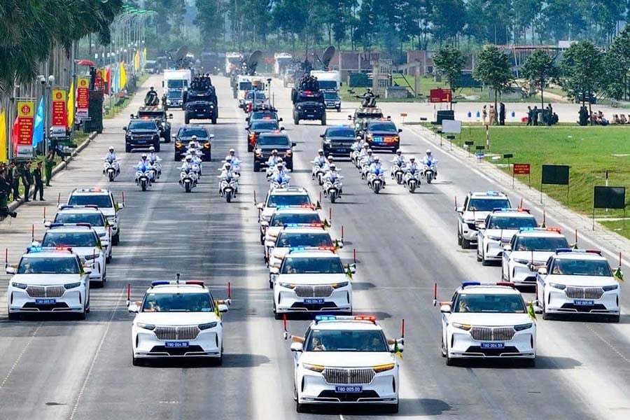 Công an TP Hà Nội thông báo thời gian cấm đường để phục vụ chương trình Tổng duyệt A80 từ 22h ngày 29/8 đến 13h ngày 30/8. Ảnh: Thái Hưng. Công an TP Hà Nội thông báo thời gian cấm đường để phục vụ chương trình Tổng duyệt A80 từ 22h ngày 29/8 đến 13h ngày 30/8. Ảnh: Thái Hưng.
