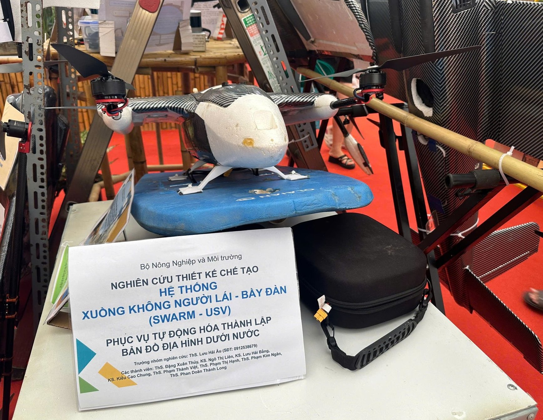 Hệ thống xuồng không người lái - bầy đàn phục vụ tự động hóa thành lập bản đồ địa hình dưới nước. Ảnh: Nguyễn Thủy. Hệ thống xuồng không người lái - bầy đàn phục vụ tự động hóa thành lập bản đồ địa hình dưới nước. Ảnh: Nguyễn Thủy.