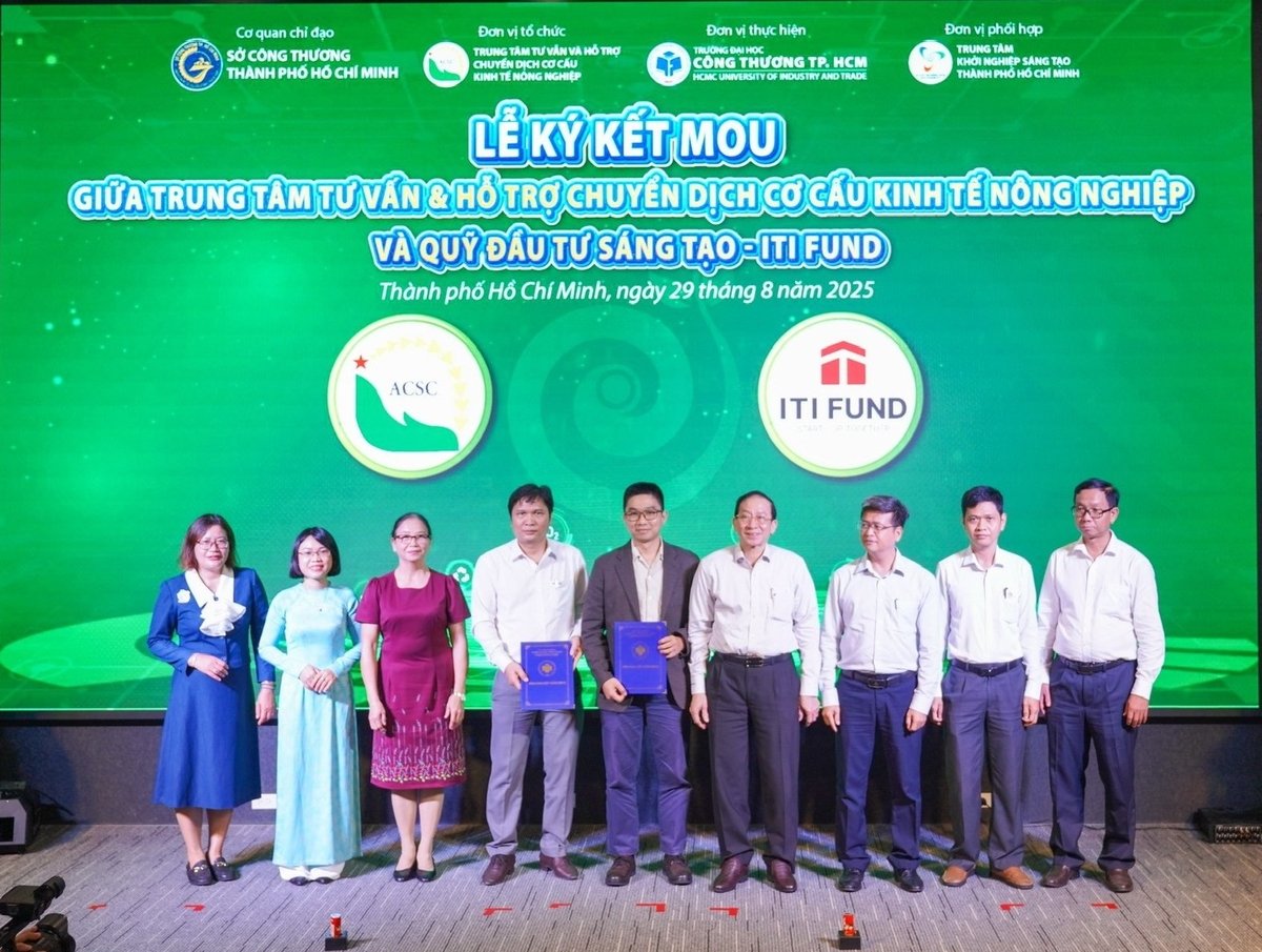 Lễ ký kết hợp tác chiến lược (MOU) giữa Trung tâm Tư vấn và Hỗ trợ Chuyển dịch Cơ cấu Kinh tế nông nghiệp và Quỹ đầu tư khởi nghiệp sáng tạo ITI FUND. Ảnh: Sở Công thương TP. HCM. Lễ ký kết hợp tác chiến lược (MOU) giữa Trung tâm Tư vấn và Hỗ trợ Chuyển dịch Cơ cấu Kinh tế nông nghiệp và Quỹ đầu tư khởi nghiệp sáng tạo ITI FUND. Ảnh: Sở Công thương TP. HCM.