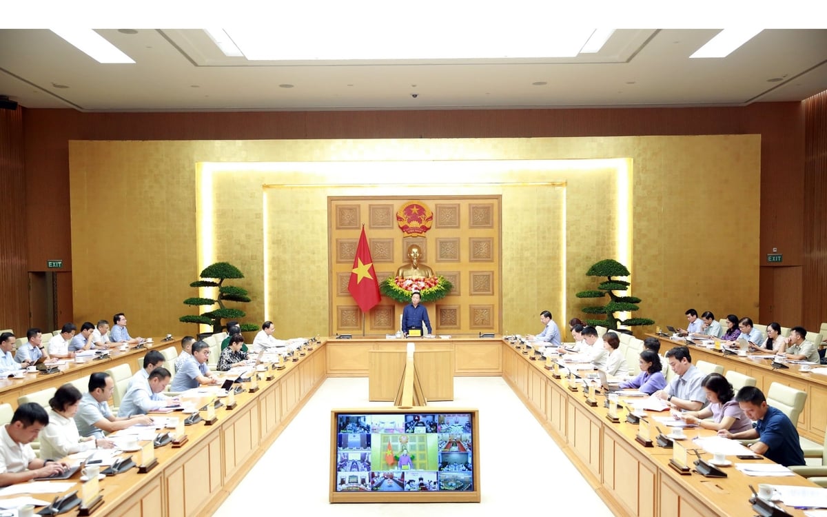 Phó Thủ tướng Trần Hồng Hà đề nghị, trên cơ sở dự thảo của Bộ Nông nghiệp và Môi trường, các địa phương tiếp tục gửi ý kiến bằng văn bản về Bộ và Chính phủ để cơ quan tham mưu tổng hợp. Ảnh: VGP. Phó Thủ tướng Trần Hồng Hà đề nghị, trên cơ sở dự thảo của Bộ Nông nghiệp và Môi trường, các địa phương tiếp tục gửi ý kiến bằng văn bản về Bộ và Chính phủ để cơ quan tham mưu tổng hợp. Ảnh: VGP.