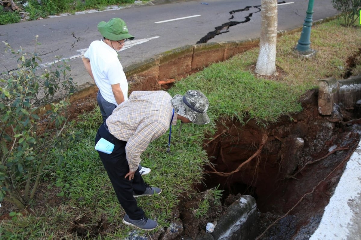 Nâng cao khả năng phòng, chống loại hình thiên tai lũ quét, sạt lở đất là 1 trong 15 bài toán lớn về khoa học, công nghệ, đổi mới sáng tạo và chuyển đổi số của Bộ Nông nghiệp và Môi trường. Ảnh: Cục Địa chất và Khoáng sản Việt Nam. Nâng cao khả năng phòng, chống loại hình thiên tai lũ quét, sạt lở đất là 1 trong 15 bài toán lớn về khoa học, công nghệ, đổi mới sáng tạo và chuyển đổi số của Bộ Nông nghiệp và Môi trường. Ảnh: Cục Địa chất và Khoáng sản Việt Nam.