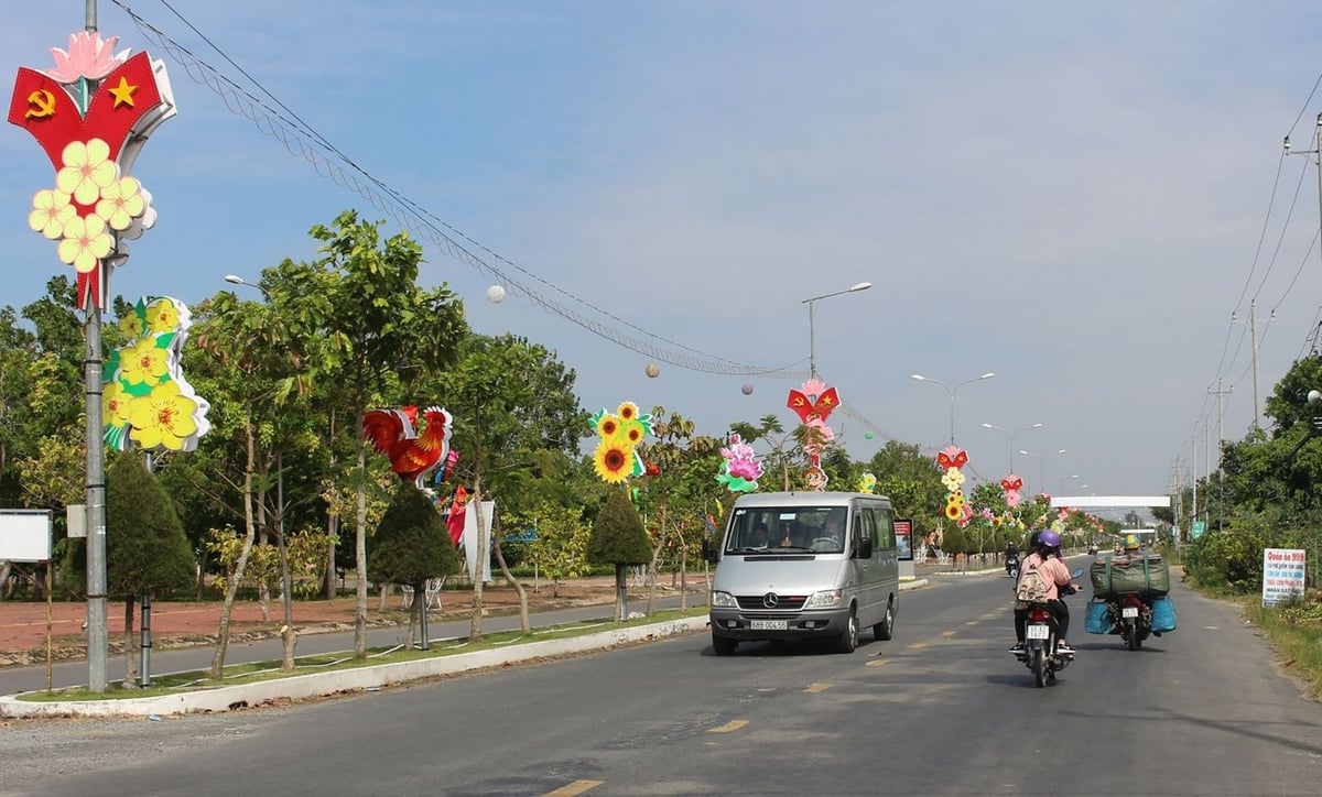 Hạ tầng được nâng cấp giúp việc đi lại thuận tiện, góp phần nâng cao đời sống đồng bào Khmer tại các vùng nông thôn. Ảnh: Văn Vũ. Hạ tầng được nâng cấp giúp việc đi lại thuận tiện, góp phần nâng cao đời sống đồng bào Khmer tại các vùng nông thôn. Ảnh: Văn Vũ.