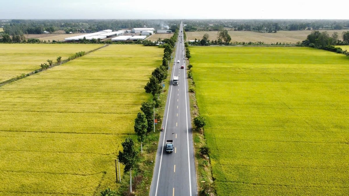 Đầu tư hạ tầng thiết yếu như đường giao thông, điện, nước sạch; đồng thời quan tâm đào tạo nghề, nâng cao trình độ sản xuất. Ảnh. Văn Vũ. Đầu tư hạ tầng thiết yếu như đường giao thông, điện, nước sạch; đồng thời quan tâm đào tạo nghề, nâng cao trình độ sản xuất. Ảnh. Văn Vũ.