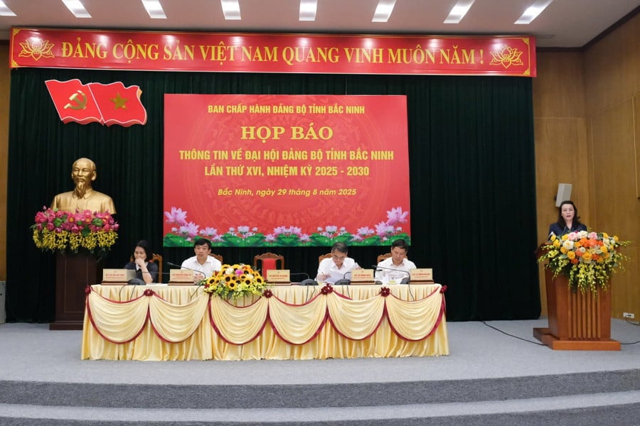 Đại hội Đảng bộ tỉnh lần thứ XVI sẽ xác định chủ đề: 'Xây dựng Đảng, hệ thống chính trị tinh – gọn – mạnh; phát triển nhanh, toàn diện, bền vững, đưa Bắc Ninh trở thành thành phố trực thuộc Trung ương trước năm 2030'. Ảnh: Đăng Chung. Đại hội Đảng bộ tỉnh lần thứ XVI sẽ xác định chủ đề: 'Xây dựng Đảng, hệ thống chính trị tinh – gọn – mạnh; phát triển nhanh, toàn diện, bền vững, đưa Bắc Ninh trở thành thành phố trực thuộc Trung ương trước năm 2030'. Ảnh: Đăng Chung.