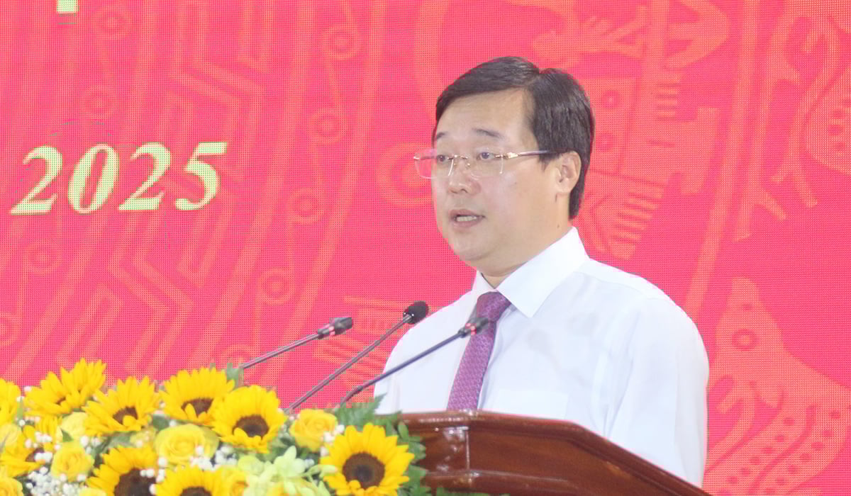 Ông Lê Quốc Phong kêu gọi người dân cùng nhau vun đắp, dồn tâm, góp sức cho quê hương Đồng Tháp mới. Ảnh: Thanh Bạch. Ông Lê Quốc Phong kêu gọi người dân cùng nhau vun đắp, dồn tâm, góp sức cho quê hương Đồng Tháp mới. Ảnh: Thanh Bạch.