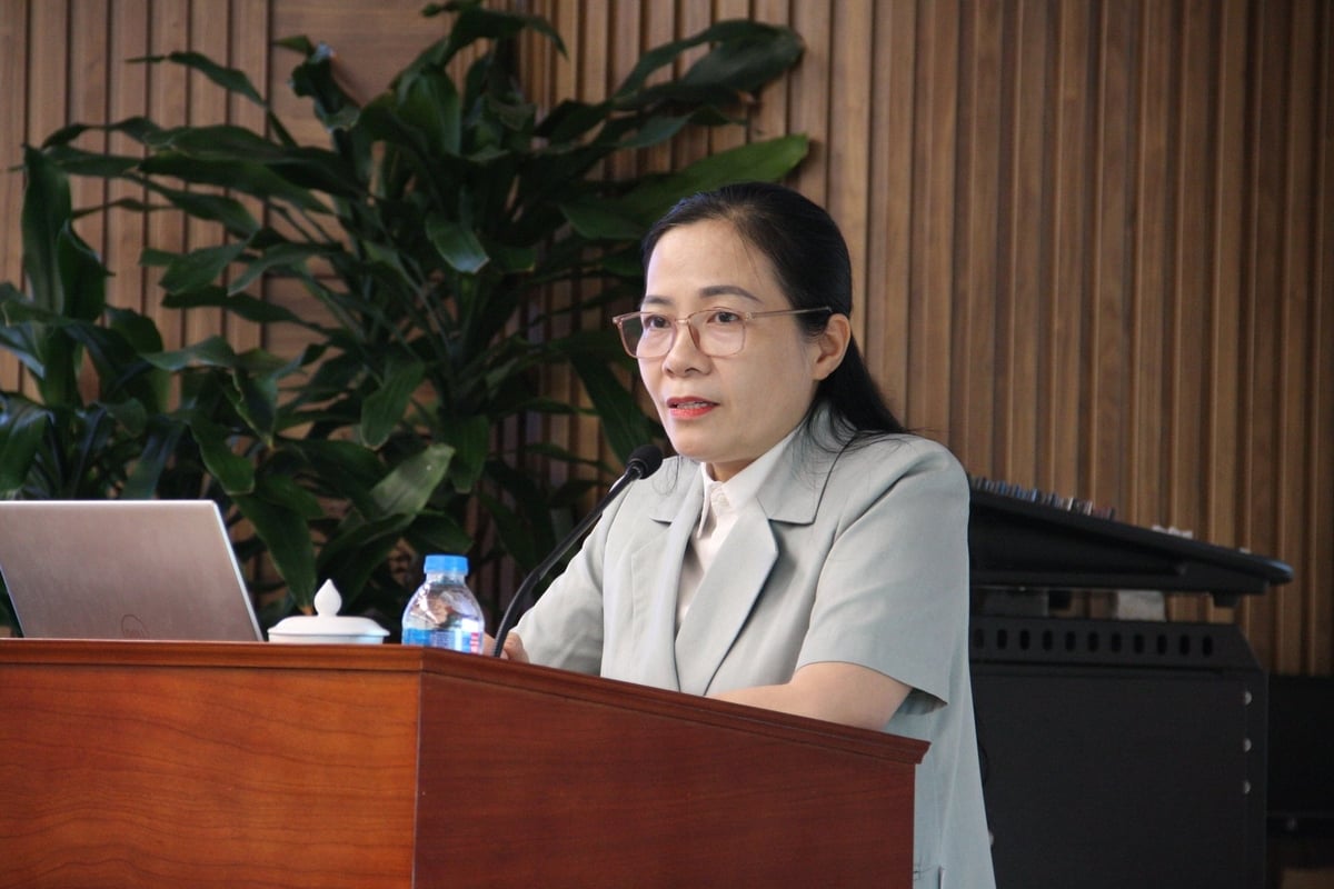 Bà Phạm Thị Thanh - Phó Trưởng Phòng Pháp chế và Kiểm soát hoạt động Địa chất và Khoáng sản, Cục Địa chất và Khoáng sản Việt Nam phổ biến những quy định chung của Nghị định 193 và các Thông tư hướng dẫn. Ảnh: Mai Đan. Bà Phạm Thị Thanh - Phó Trưởng Phòng Pháp chế và Kiểm soát hoạt động Địa chất và Khoáng sản, Cục Địa chất và Khoáng sản Việt Nam phổ biến những quy định chung của Nghị định 193 và các Thông tư hướng dẫn. Ảnh: Mai Đan.