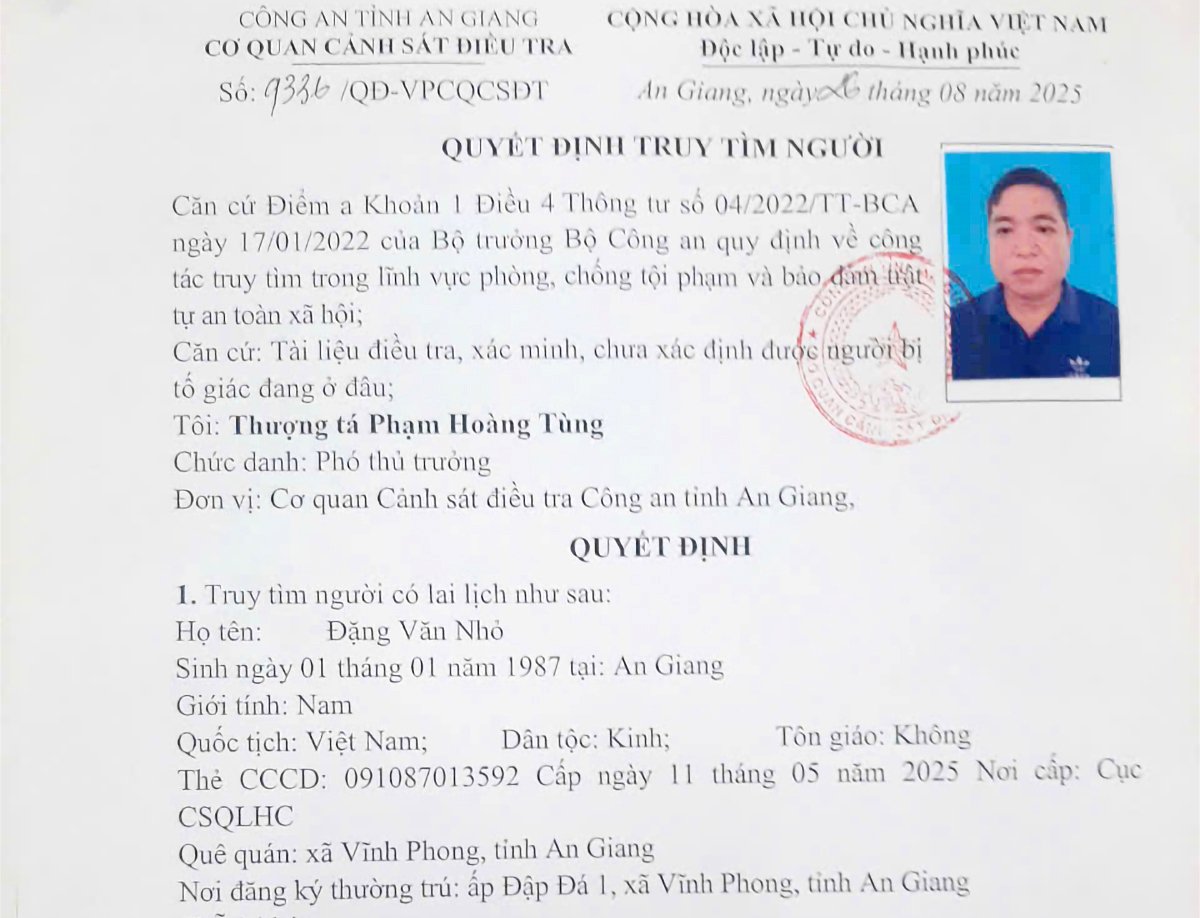 Quyết định truy tìm Đặng Văn Nhỏ. Ảnh: Tiến Tầm. Quyết định truy tìm Đặng Văn Nhỏ. Ảnh: Tiến Tầm.