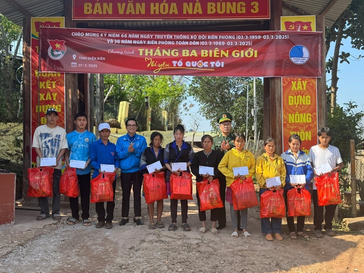 Những phần quà ý nghĩa được trao đến người dân. Ảnh: Hoàng Châu. Những phần quà ý nghĩa được trao đến người dân. Ảnh: Hoàng Châu.